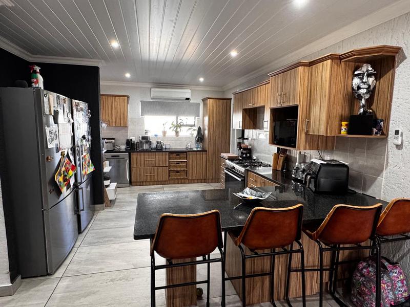 4 Bedroom Property for Sale in Monte Christo Western Cape